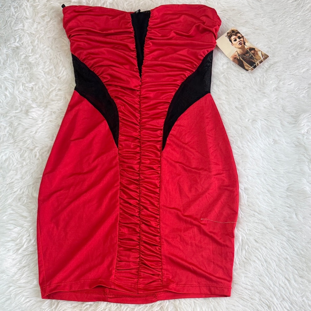 Elegant Red Strapless Holiday Dress